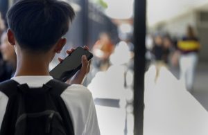 How Schools Can Help Parents Manage Kids’ Screen Time