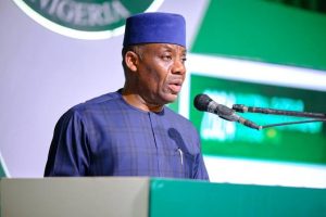 FG minimizes textbook examination costs, orders refund for publishers– Edugist